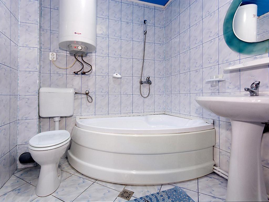 Pensiunea Bobu Hotel Békási-víztározó Kültér fotó
